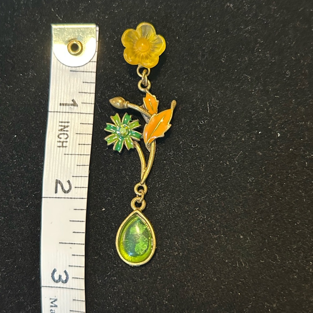 Floral chandelier earrings - Picture 7 of 8